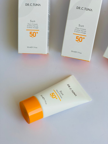 کرم ضد آفتاب SPF 50 دکتر سی تونا فارماسی